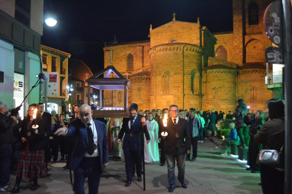 La nueva Procesión el Santo Sepulcro de Benavente, en imágenes