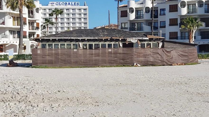 Alcúdia licita la demolición y la posterior reconstrucción de los balnearios de la playa