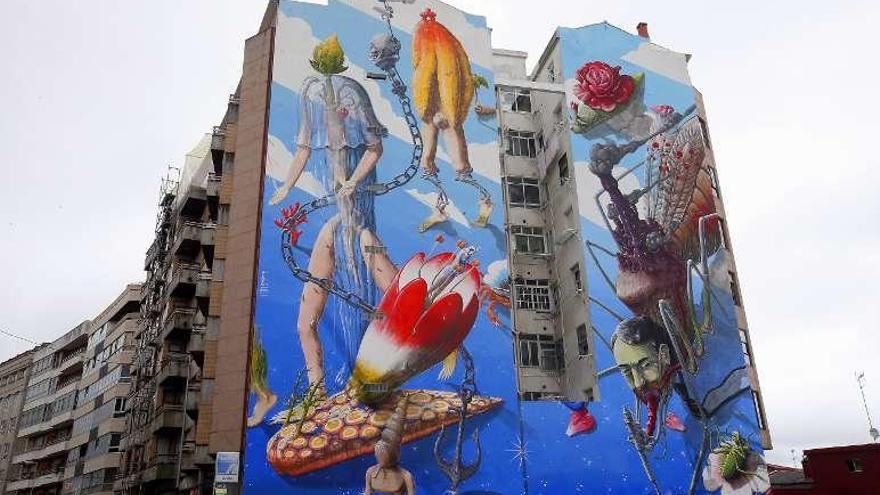 Mural pintado por Liqen en una medianera de Hispanidad. // M. G. Brea