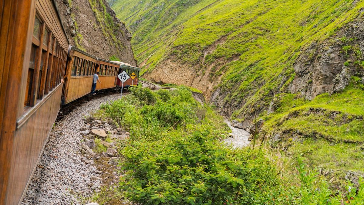 En tren por la Nariz del Diablo: la ruta más terrorífica de Ecuador