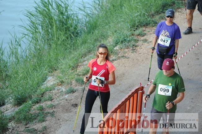 Marcha Nórdica en la mota del río Segura