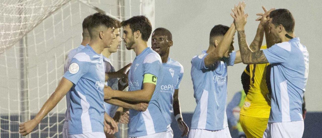 Los jugadores del CFI Alicante durante el partido que les dio la clasificación para la Copa. | PILAR CORTÉS