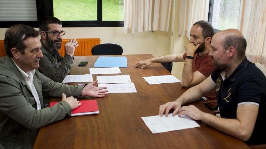 Bará y Vilariño habían presentado la propuesta en el conservatorio lalinense hace un mes. // Bernabé/Javier Lalín