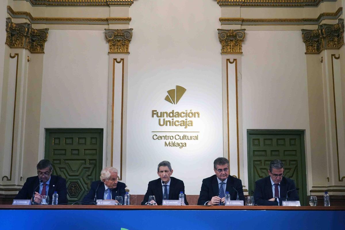 MLG 23-02-2026.-Fundación Unicaja y la Academia de Ciencias Sociales y del Medio Ambiente de Andalucía entregan los galardones del XVI Premio Andaluz de Trayectorias Académicas en un acto en el que participan el presidente de la Fundación Unicaja, José M. Domínguez; el presidente de la Academia de Ciencias Sociales y del Medio Ambiente de Andalucía, Antonio Pascual; el director general de la Fundación Unicaja, Sergio Corral; el rector de la Universidad de Málaga, Teodomiro López y el secretario general de Investigación e Innovación de la Junta de Andalucía, Antonio Posadas