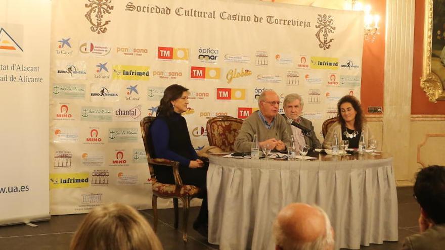 Imagen de la primera jornada de conferencias en la Sociedad Cultural Casino de Torrevieja