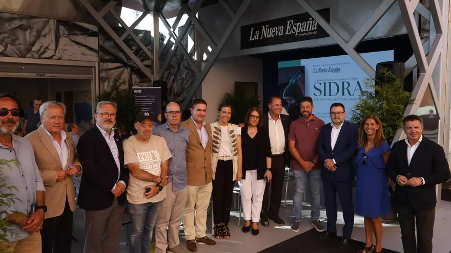 LA NUEVA ESPAÑA presenta en la Feria de Muestras su nuevo coleccionable sobre la sidra