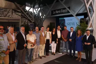 La sidra vive su gran año: LA NUEVA ESPAÑA presenta en la Feria su colección de libros sobre la bebida asturiana