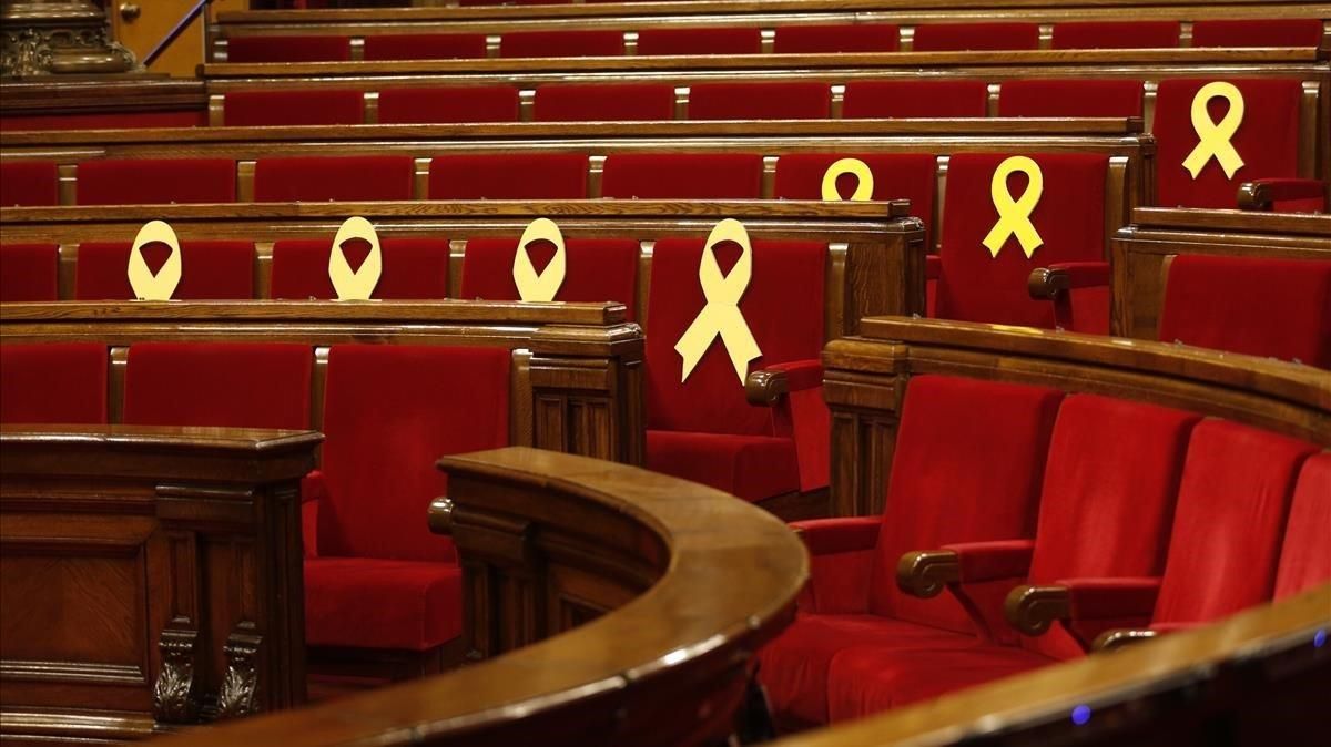 PARLAMENT DE CATALUNYA  LAZOS  AMARILLOS