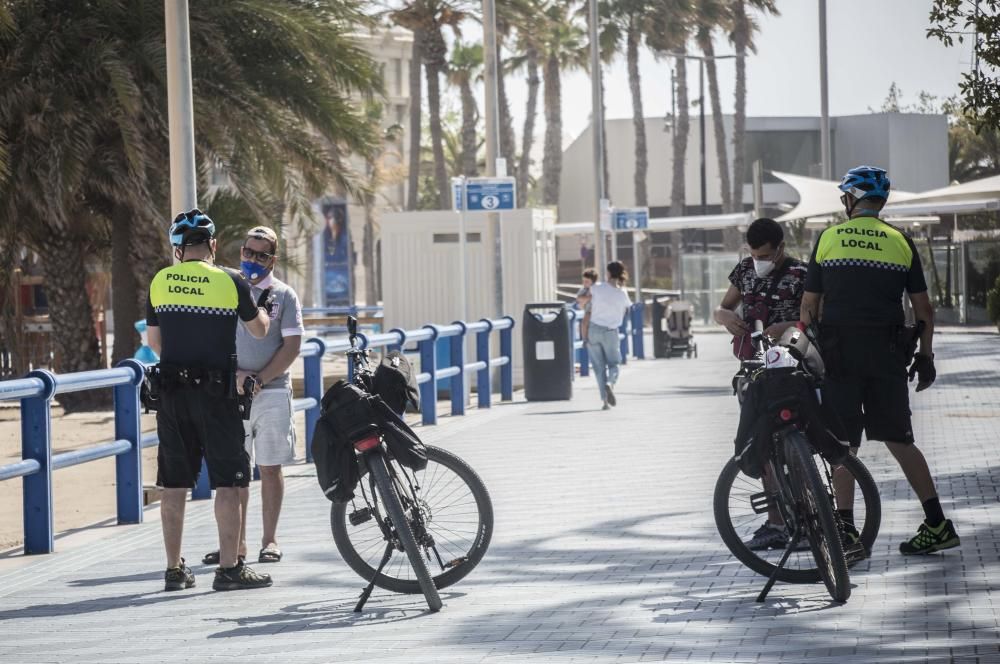 Las playas de Alicante reabren al paseo