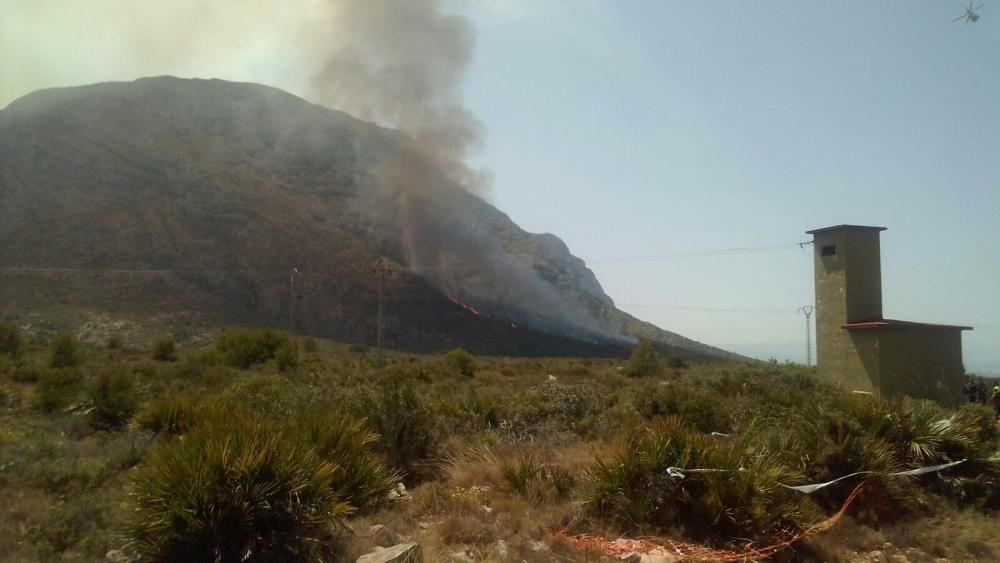 Sofocan un fuego en El Montgó en un área de gran valor natural