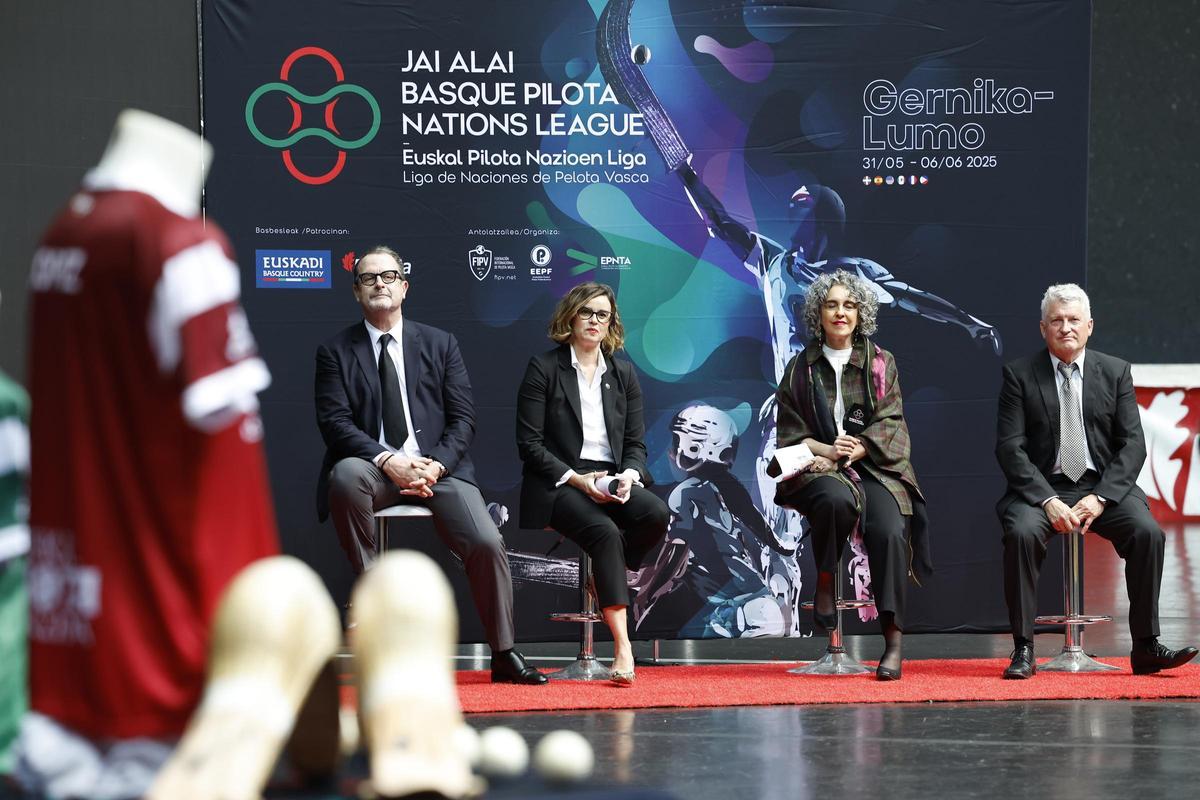 "El enfrentamiento de España y Euskadi en pelota vasca: histórico y politizado" "El enfrentamiento de España y Euskadi en pelota vasca: histórico y politizado"