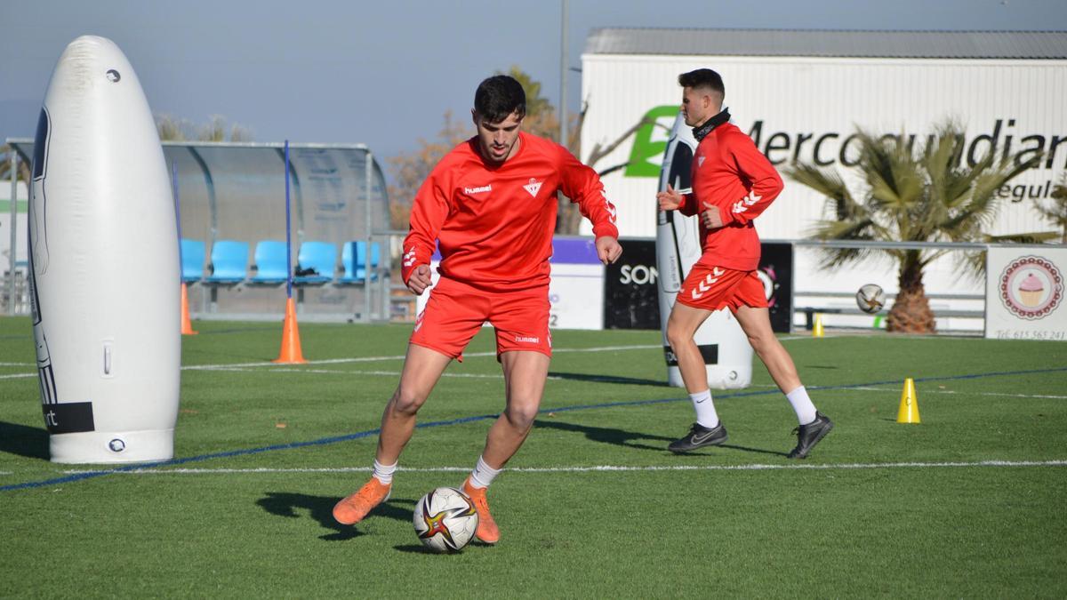 Jugadores del Don Benito durante un entrenamiento.