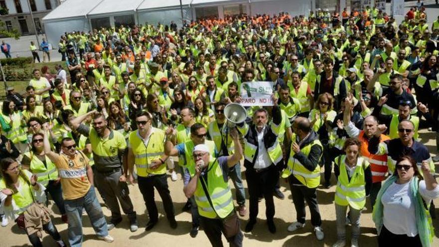 Trabajadores de Ence "rodean" el Concello, la Diputación y la Subdelegación del Gobierno en Pontevedra