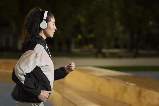 Andrew Huberman, neurocientífico: "Para aumentar la longevidad hay que hacer mínimo 150 minutos de cardio a la semana"