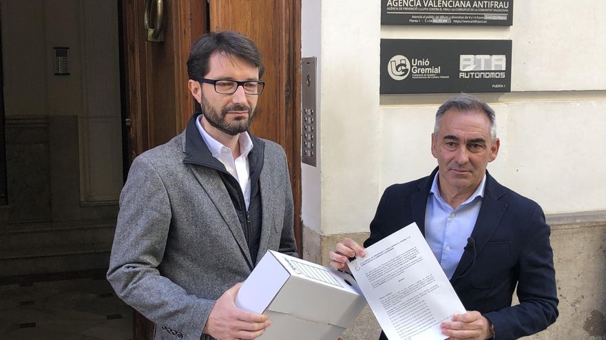 El portavoz del PP en el Ayuntamiento de Morella, Jesús Lecha, y el director de campaña del PPCV, Miguel Barrachina, presentan una denuncia en la Agencia Valenciana Antifraude