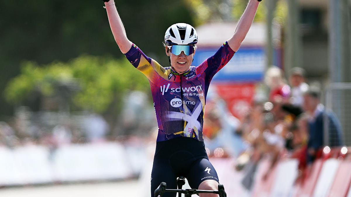 Anna van der Breggen se impone en la cuarta etapa de la Vuelta.