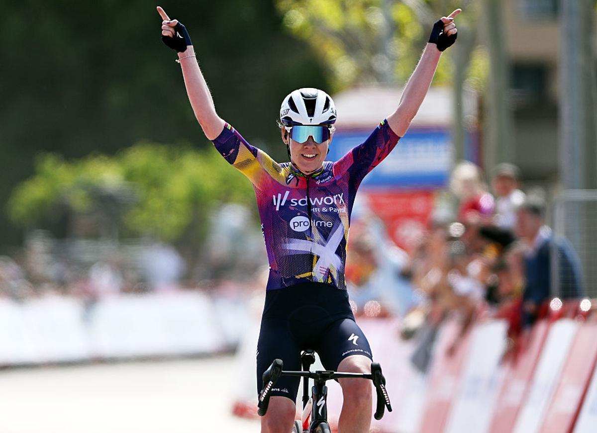 Anna van der Breggen se impone en la cuarta etapa de la Vuelta. Anna van der Breggen se impone en la cuarta etapa de la Vuelta.