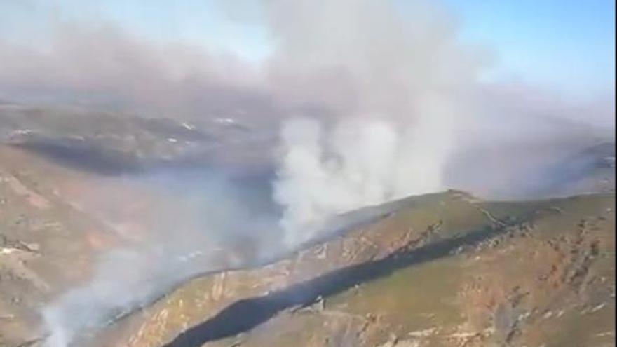 Declarado un incendio forestal en Carballo (Cangas del Narcea)