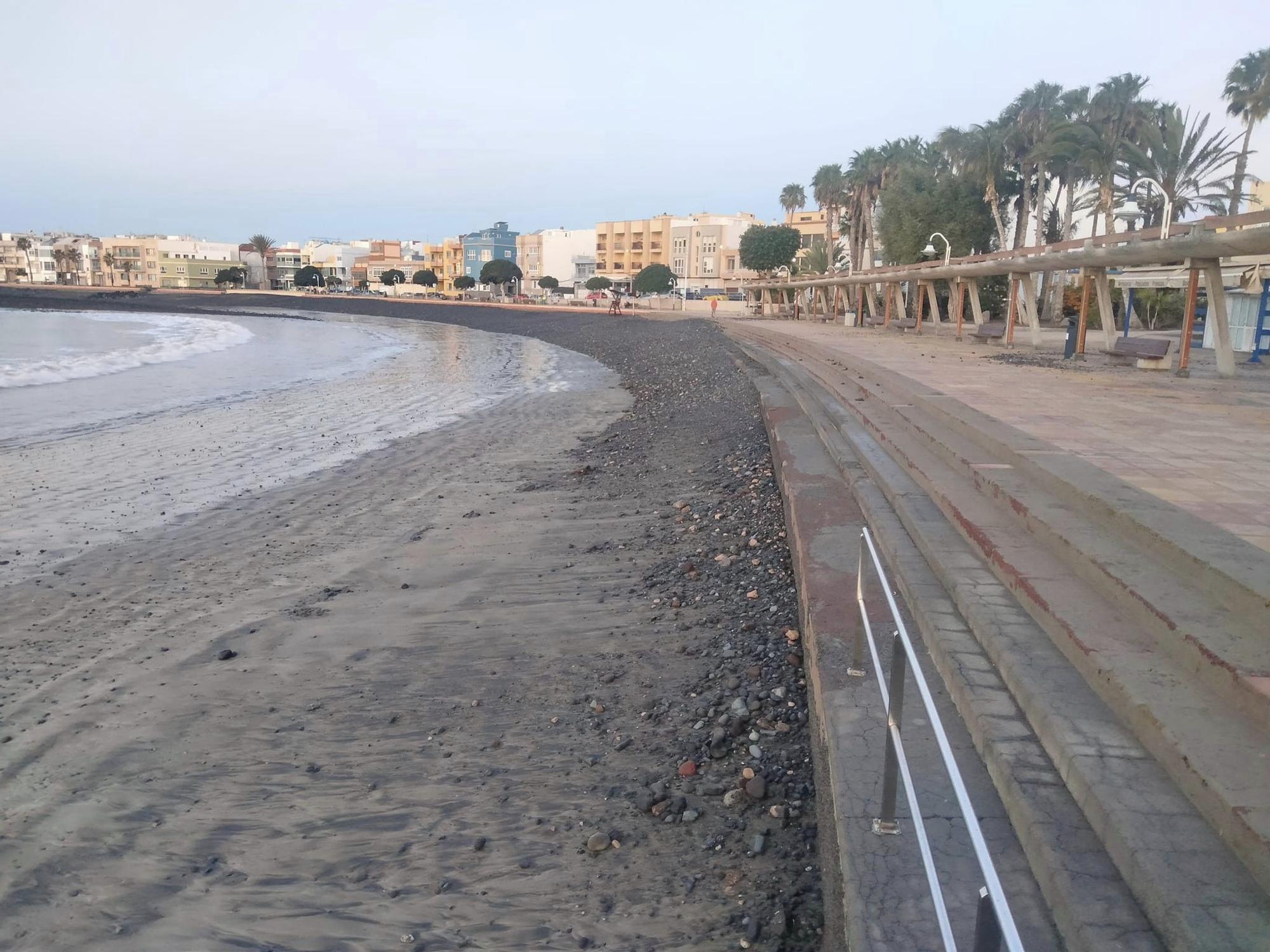 Callaos en el paseo marítimo de Arinaga