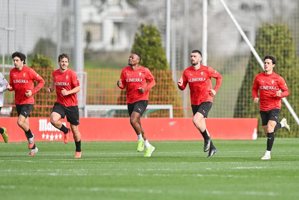 Entrenamiento del Real Sporting de Gijón, en Mareo.