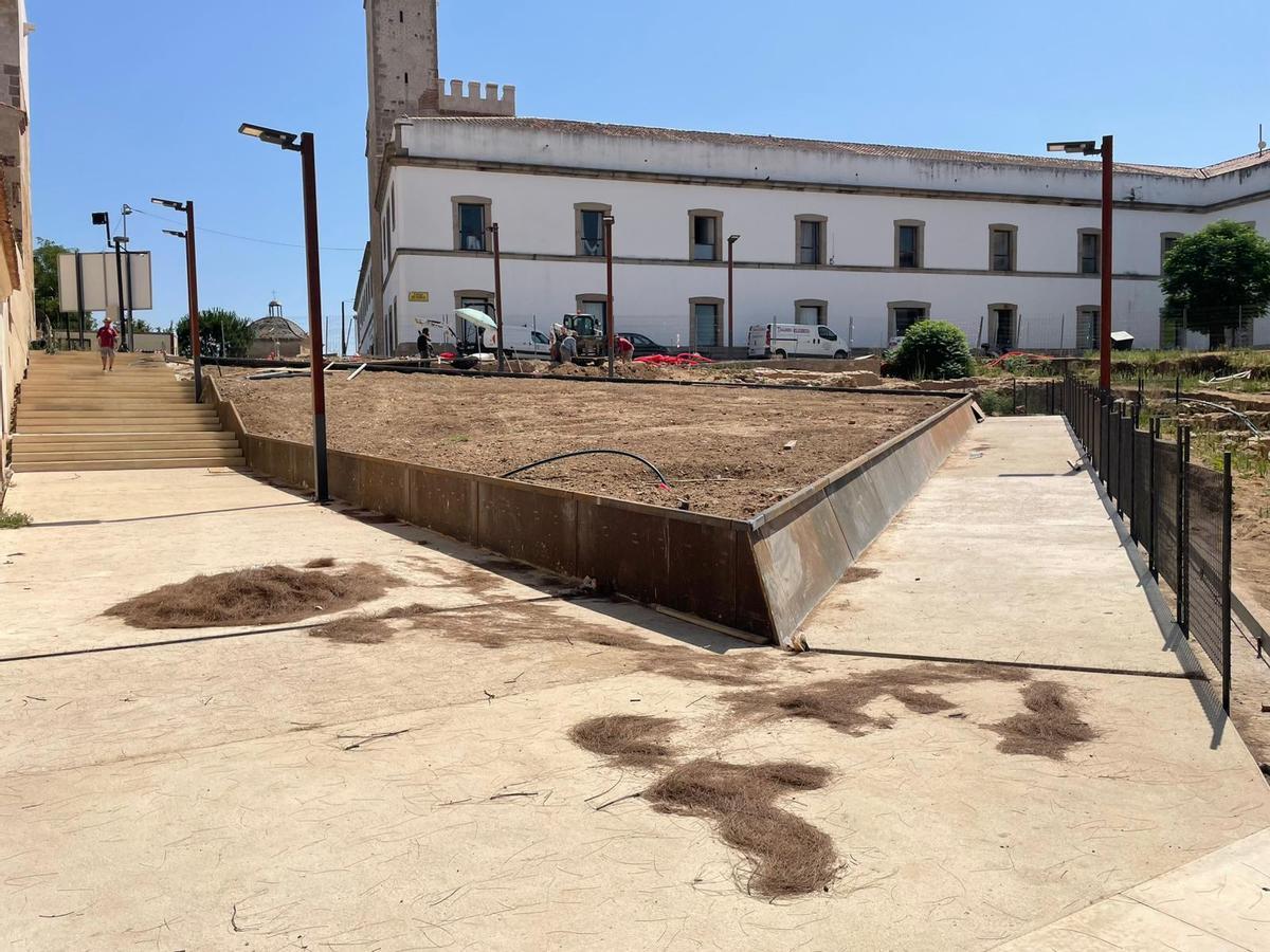 Las rampas que salvan los desniveles desde la subida de la puerta del Capitel a la facultad.
