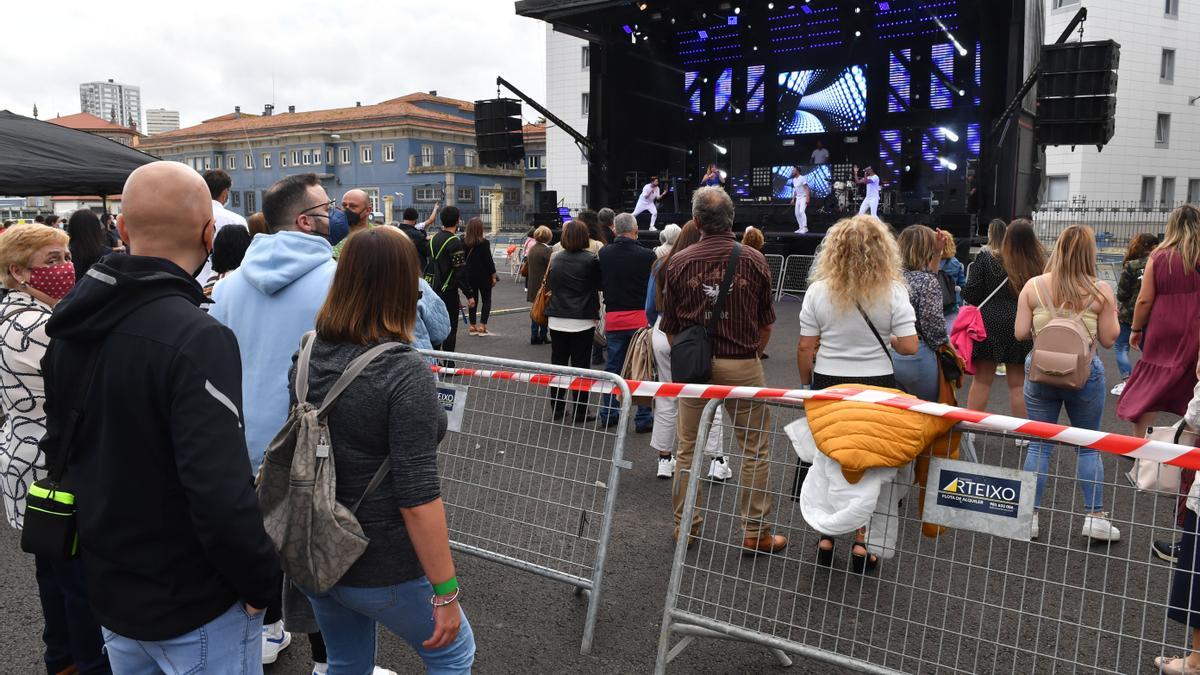 Siete orquestas en el muelle de Batería de A Coruña en septiembre pasado.