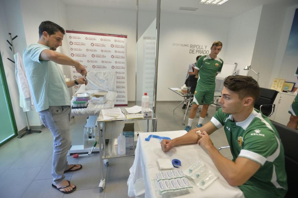 La plantilla del Elche pasa los reconocimientos médicos como inicio de la pretemporada