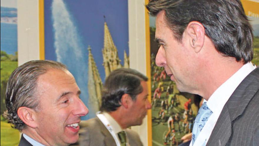 Delgado con el ministro de Turismo, José Manuel Soria.