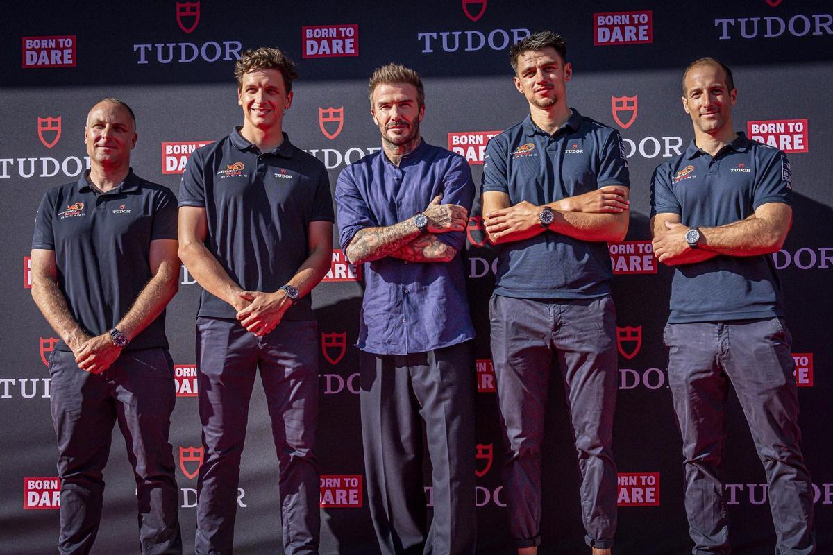Beckham, con miembros del equipo del Alinghi Red Bull Racing: Nicolas Charbonnier, Thery Schir, Franco Noti y Arnaud Psarofaghis.