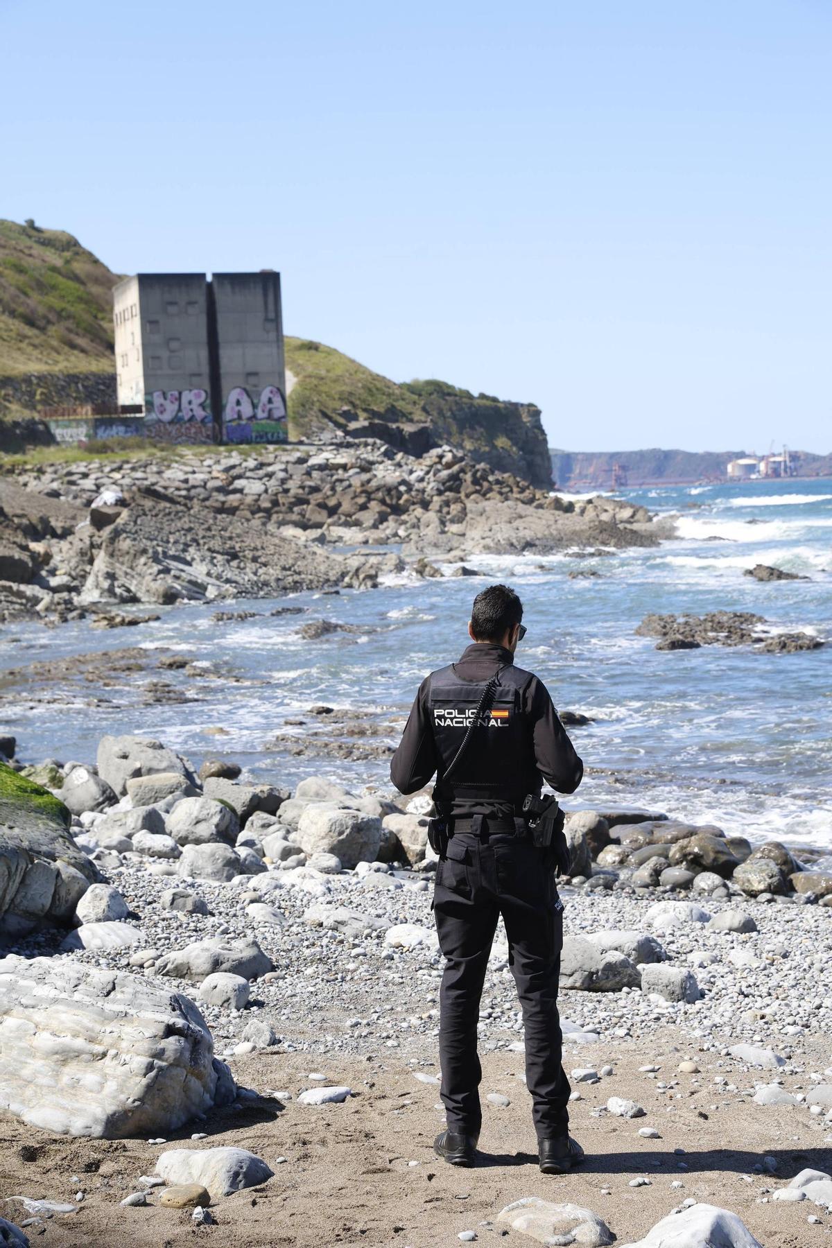 Investigan la muerte de un hombre en Gijón que apareció en la playa de Peñarrubia Investigan la muerte de un hombre en Gijón que apareció en la playa de Peñarrubia