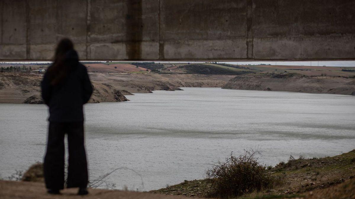 Estado actual del embalse de Ricobayo desde Palacios del Pan. / EMILIO FRAILE