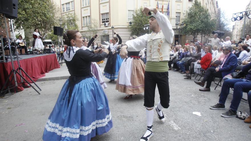 Muestra de folclore popular en el altar vicentino del Ángel Custodio