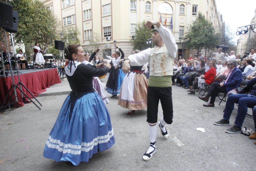 Muestra de folclore popular en el altar vicentino del Ángel Custodio.