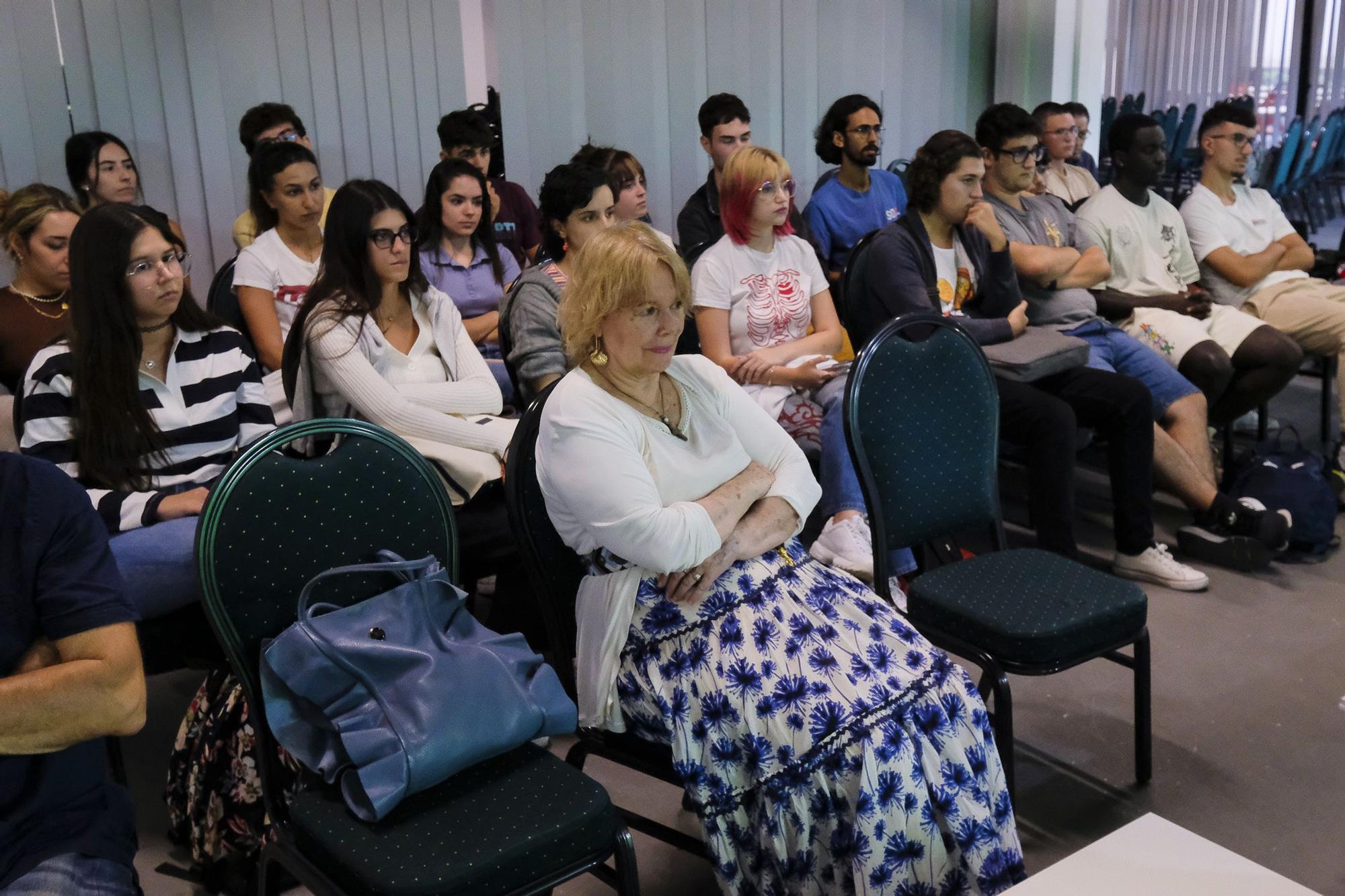 Estudiantes de Periodismo entrevistan a Lorenzo Olarte