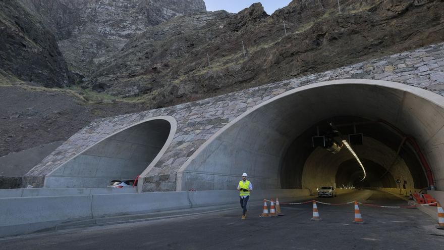 El Gobierno de Canarias se compromete a abrir los Túneles de Faneque a principios de 2024