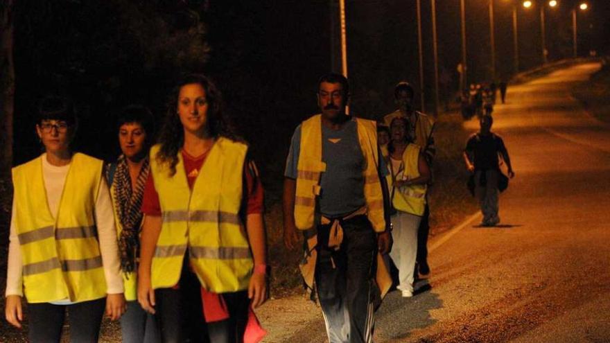 Un grupo de romeros camino de Amil. // Noé Parga