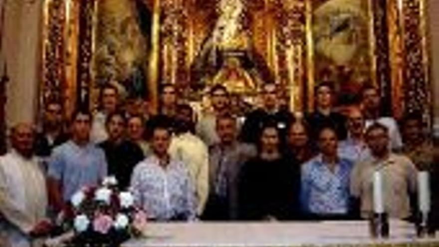 Ofrenda floral del Plasencia a la Virgen del Puerto