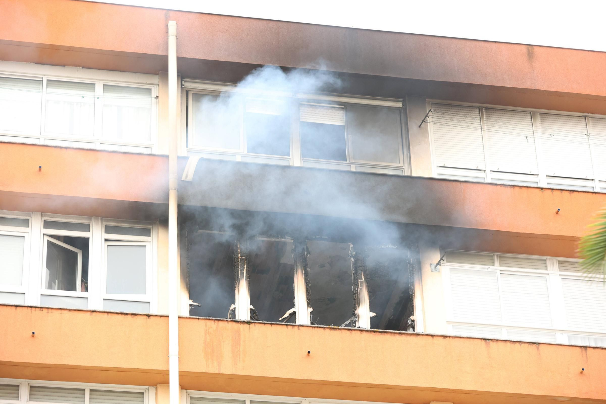 Incendio en un edificio de la calle Camelias