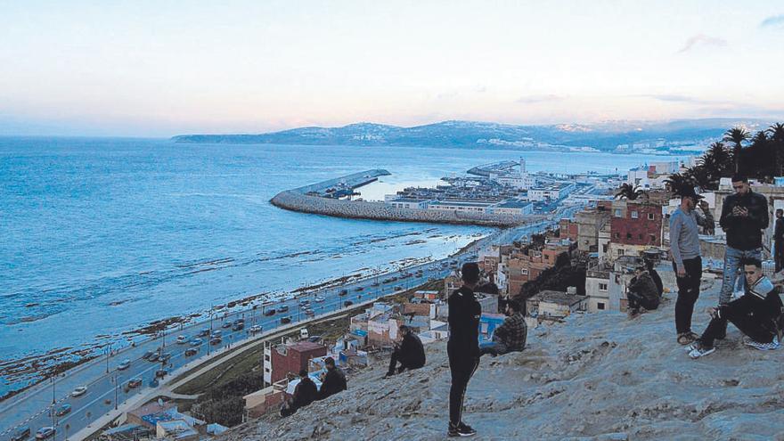 Les tombes púniques de Tànger, al costat del cafè Hafa