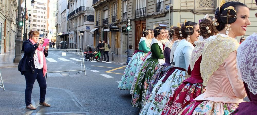 Falleras mayores, cortes de honor y comisiones, en el maratón