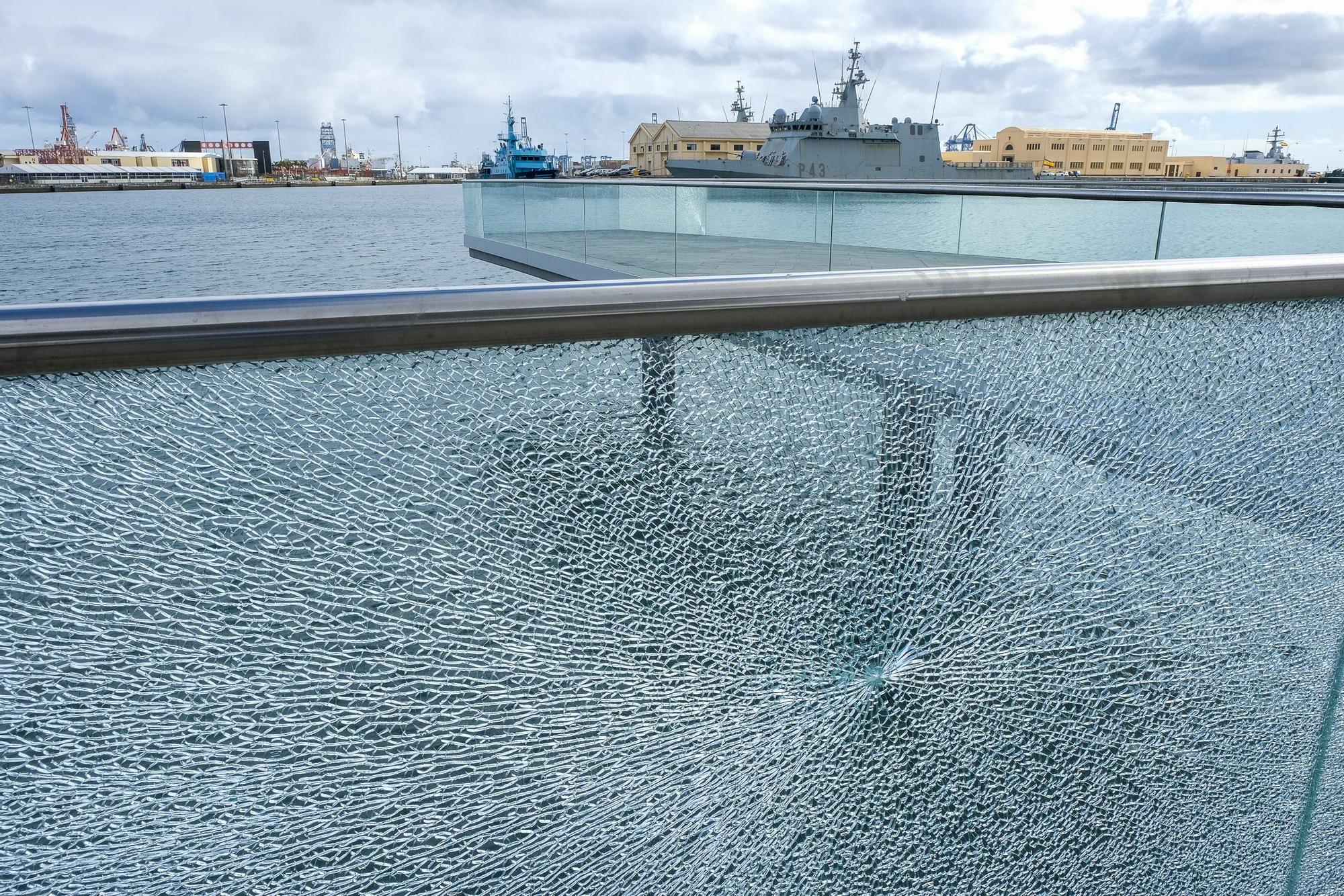 Actos vandálicos en el parque del Frente Marítimo