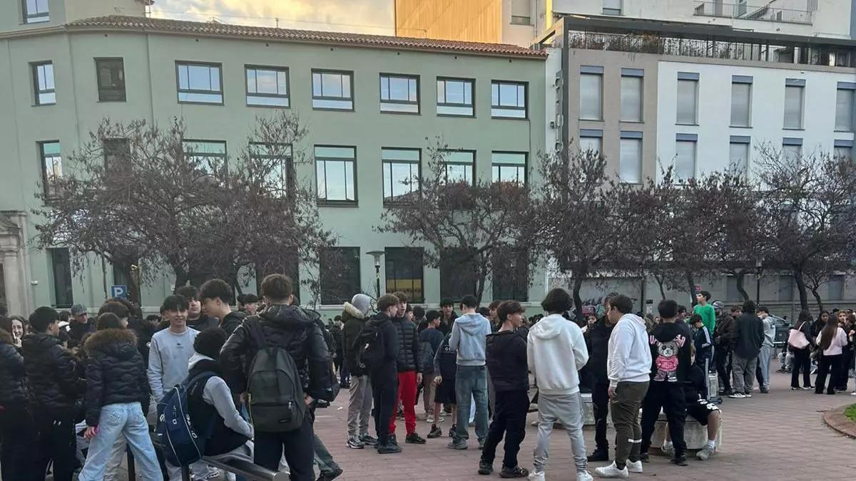 Expectación por la convocatoria en Girona de 'therians' personas que se identifican como un animal