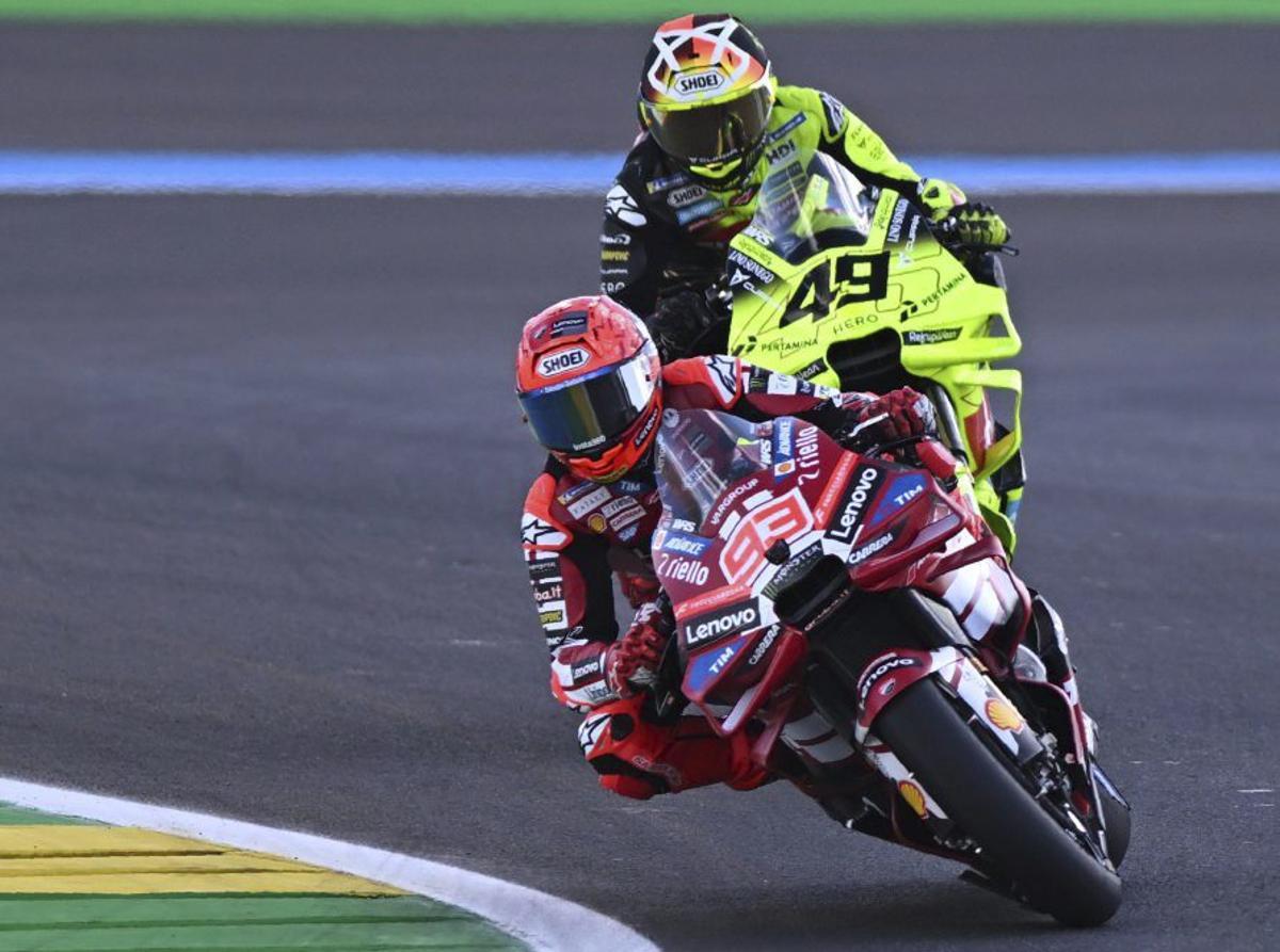 Marc Márquez, tras superar a Fabio di Giannantonio. | ANDRE BORGES/EFE