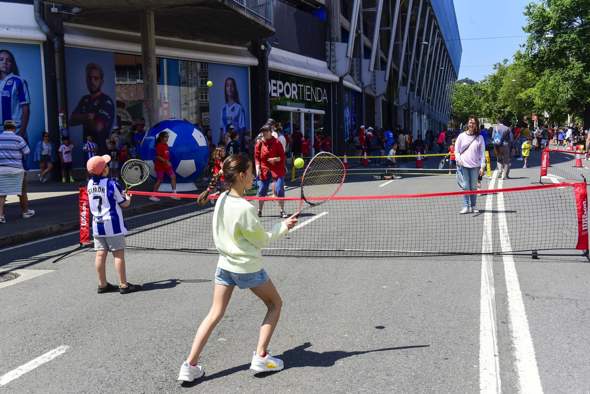 Miles de personas participan en el Día del Deporte en la Calle