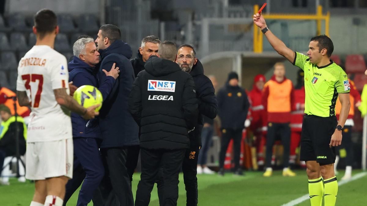 José Mourinho fue expulsado con roja directa durante el partido Cremonese-Roma