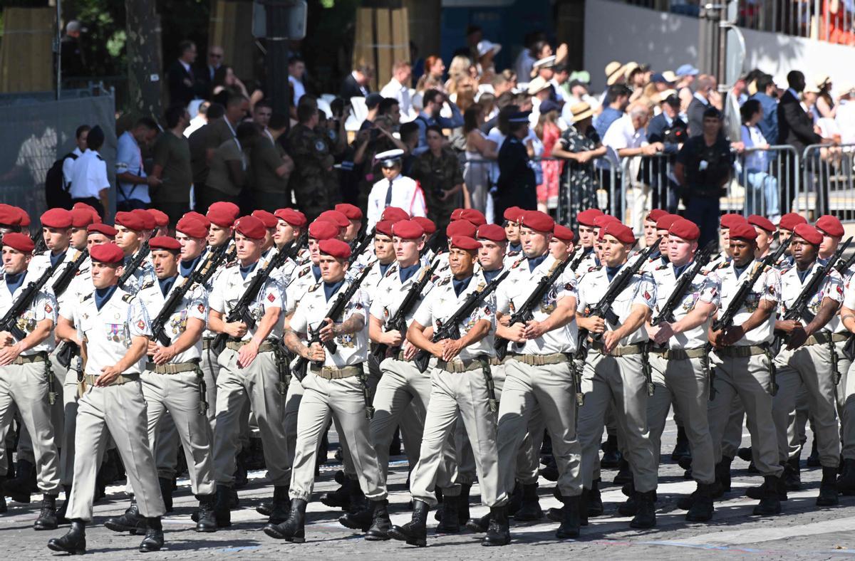 Miembros del ejército francés durante el desfile militar del 14 de julio.