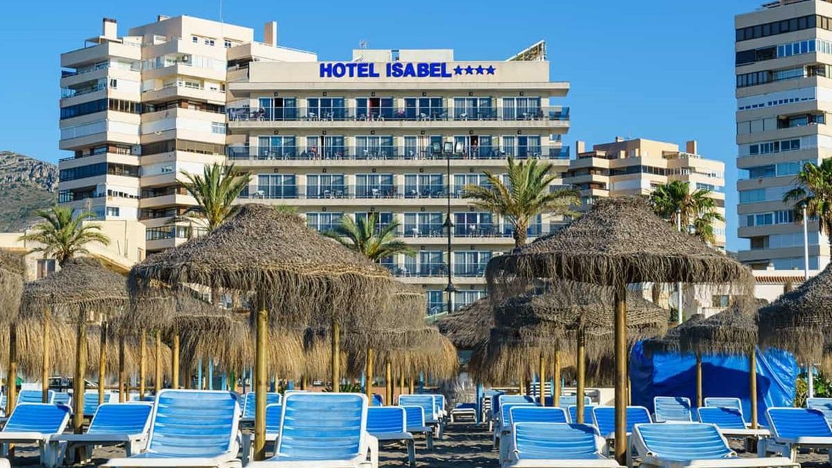 Una imagen del hotel Isabel de Torremolinos, donde la semana pasado se produjo un fuego originado en dos sillas de ruedas eléctricas ubicadas en la recepción.
