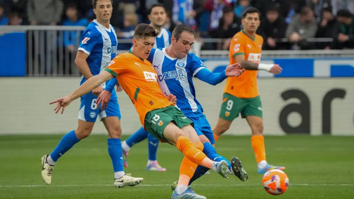 El Alavés acaricia la salvación y confirma el descenso de Las Palmas
