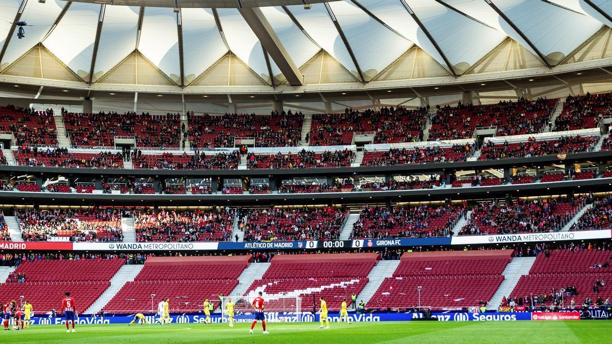 Fondo sur del Metropolitano vacío.
