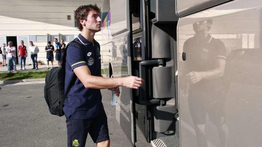 Jugadores deportivistas durante su primer entrenamiento en Manchester.